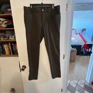 Men's Lululemon Forest Green Pants - size 36